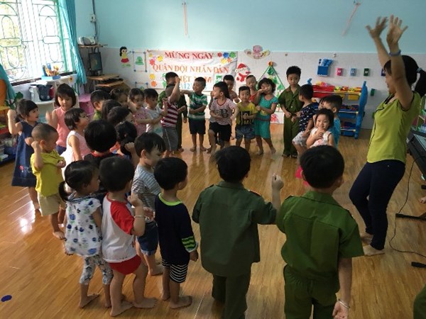 BÉ VUI CÙNG CHÚ BỘ ĐỘI